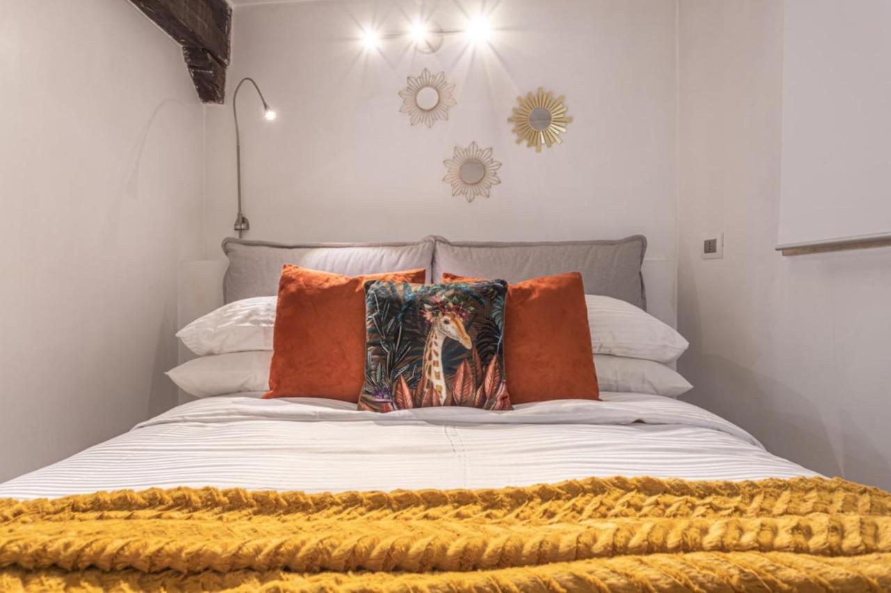 Lucrezia Apartment - Close To Piazza Navona Rome Luaran gambar
